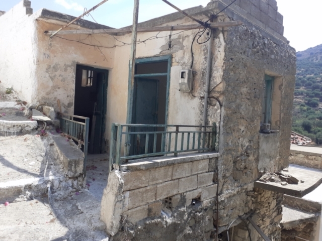 Old stone house  for sale at Mesa Mouliana of Sitia 