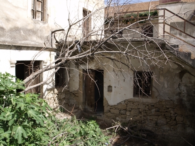 Cretan house for sale and renovation 