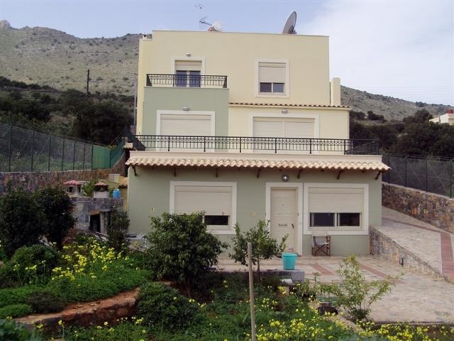 Crete Villa plus guest house for sale in cosmopolitan Elounda 