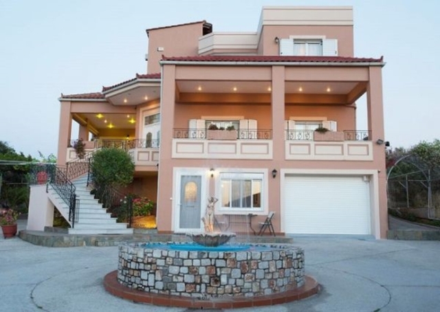Luxury villa of 400m2 for sale in Kalyves Chania 
