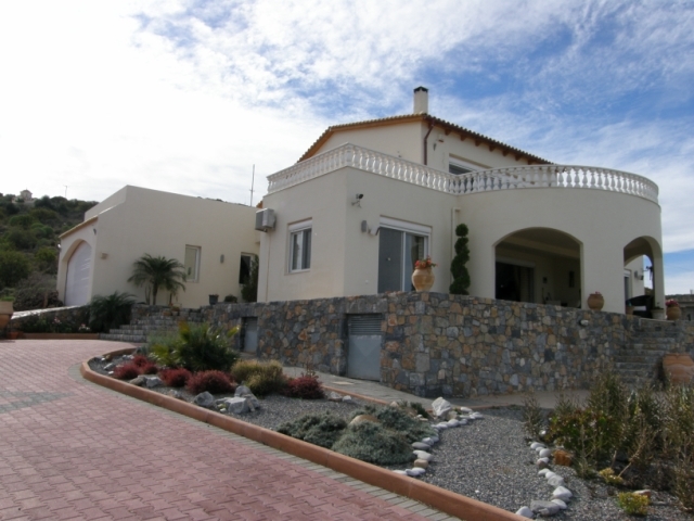 Impressive Cretan 3 bed villa for sale with pool and sea view in Milatos 