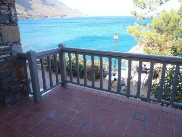 Seafront private house of 105m2 for sale in Elounda 