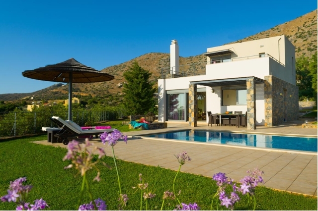 Wonderful 3 bed Crete Stone villa with pool and view for rent in Elounda 