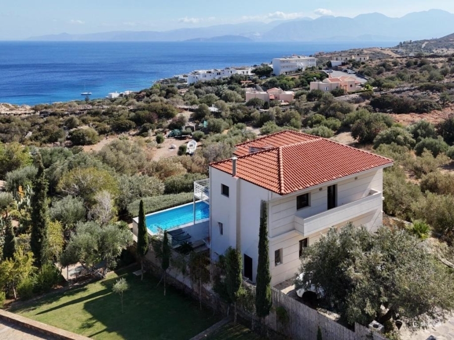 Beautiful 5 bed Cretan villa for sale with pool and sea view in Elounda 