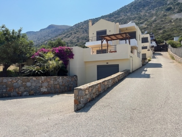 Villa of 166m2 with private pool for sale in Elounda 