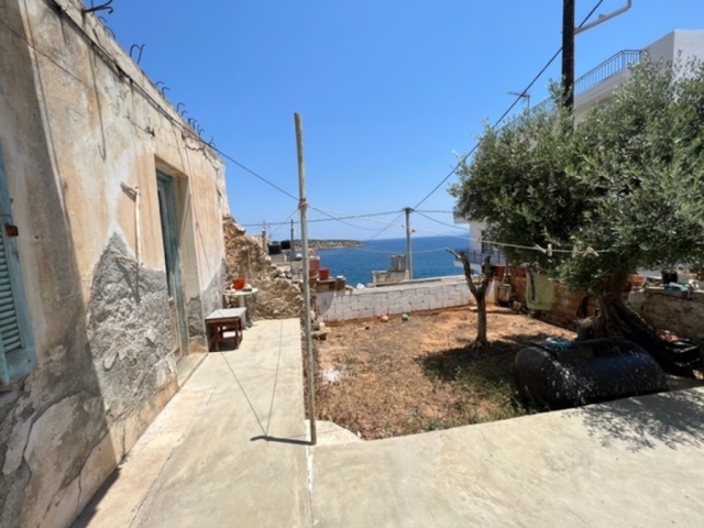 Old house for sale in the town of Agios Nikolaos 