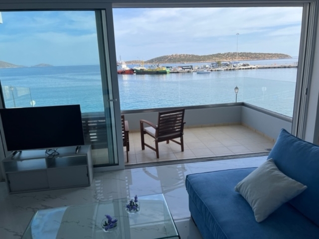 Seafront apartment for rent in Aghios Nikolaos  
