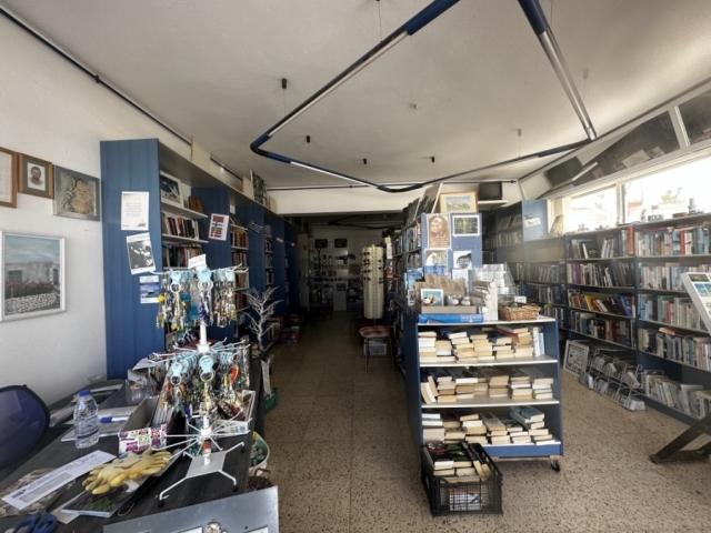 Ground floor commercial property for rent in Elounda  