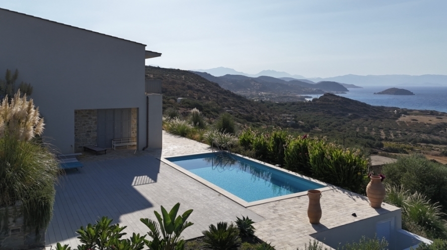 Wonderful villa  for sale with amazing sea view in Mochlos 