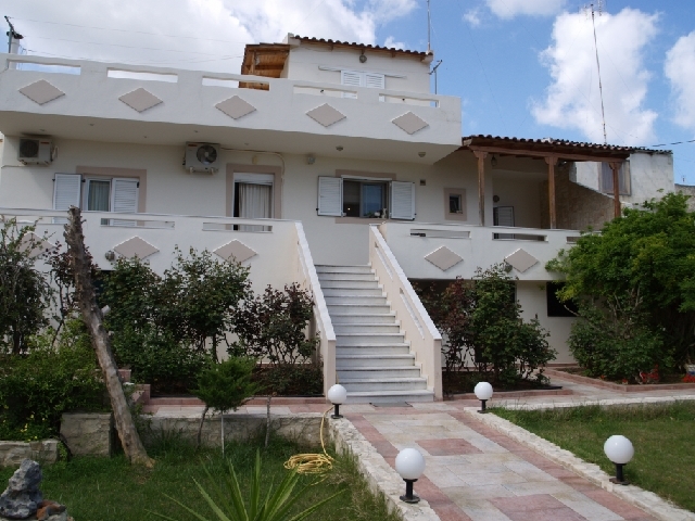 Furnished Crete villa for sale with guest apartment 
