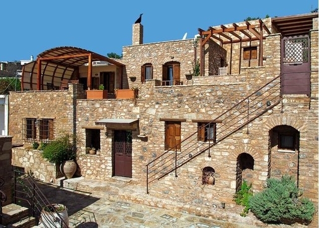 Traditional complex of 4 houses for sale close to Ierapetra 