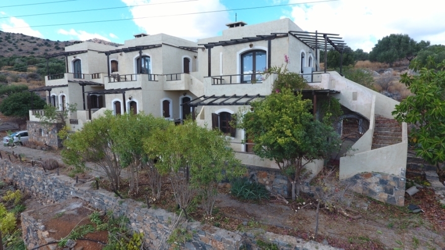 A complex of 6 apartments for sale in cosmopolitan Elounda 