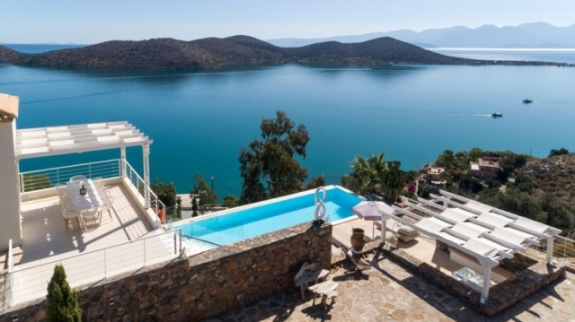 Amazing 5 bed villa for sale in the cosmopolitan Elounda 