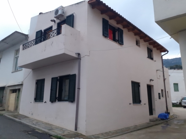 Detached  house of 3 bedrooms for sale in the center of Neapoli- Lassithiou 