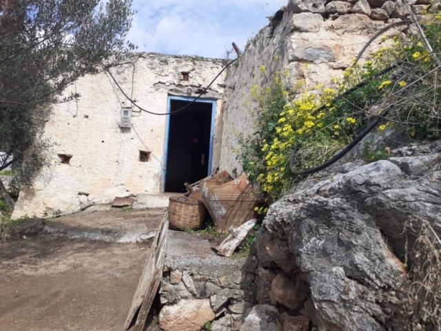 Stone house for renovation is for sale in the area Lakonia 
