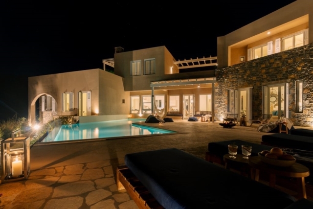 Amazing 8 bedroom villa for sale in Elounda 