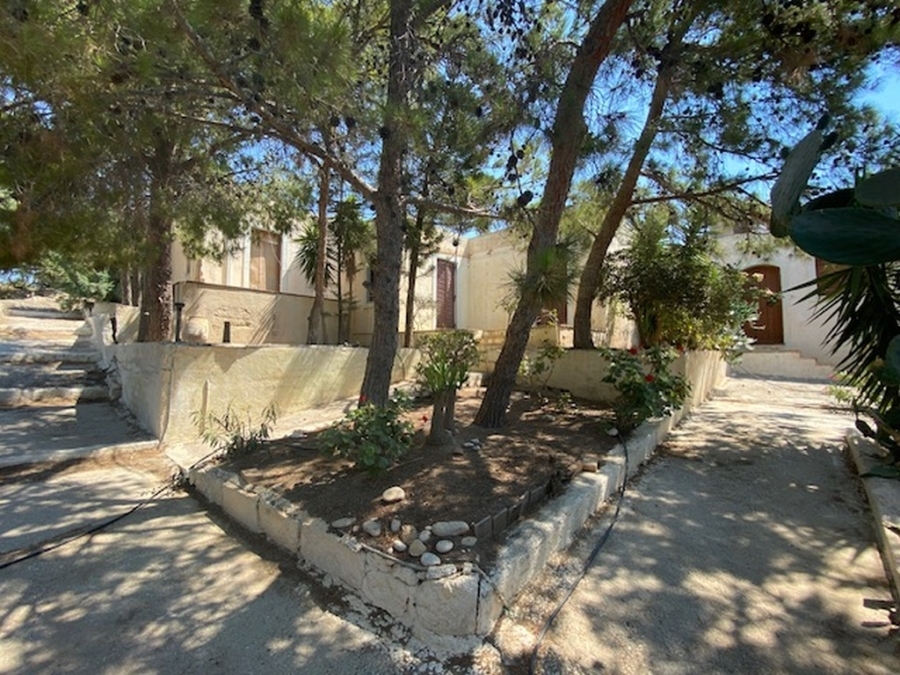 Complex of 5 houses for sale in Ierapetra with sea view 