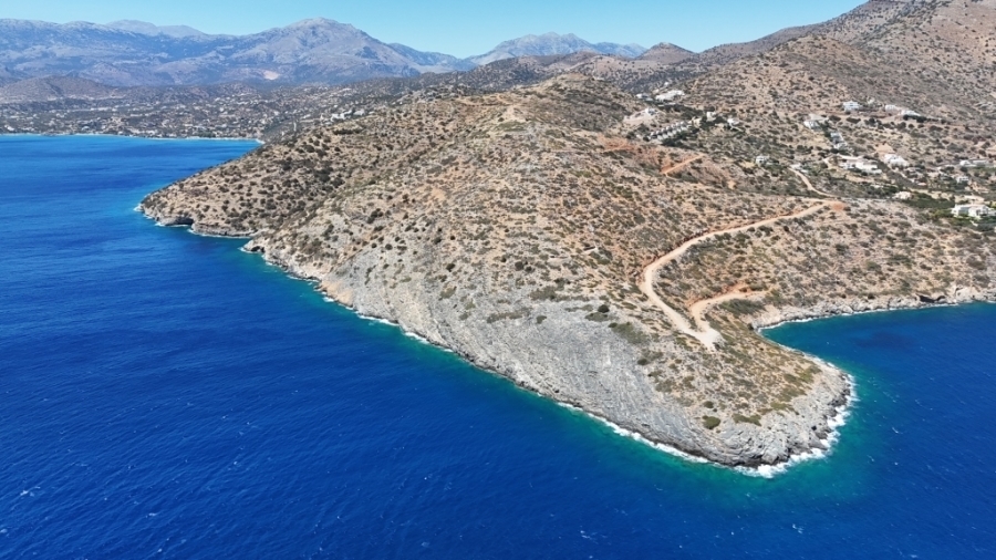 Seafront building plot for sale in Aghios Nikolaos 