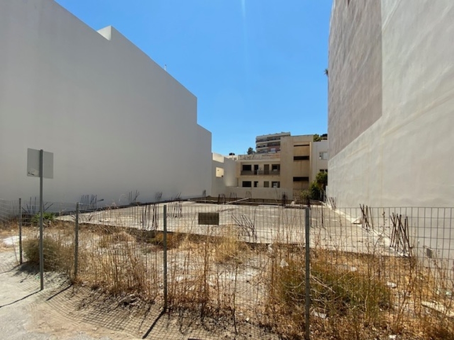 Plot with a basement on concrete for sale in Aghios Nikolaos 