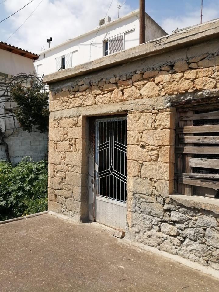 Old stone house of 3 rooms for sale in Skopi of Sitia 