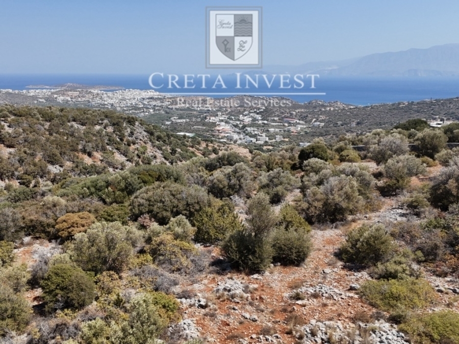Building plot of 4.100m2 with building license for sale in Aghios Nikolaos 