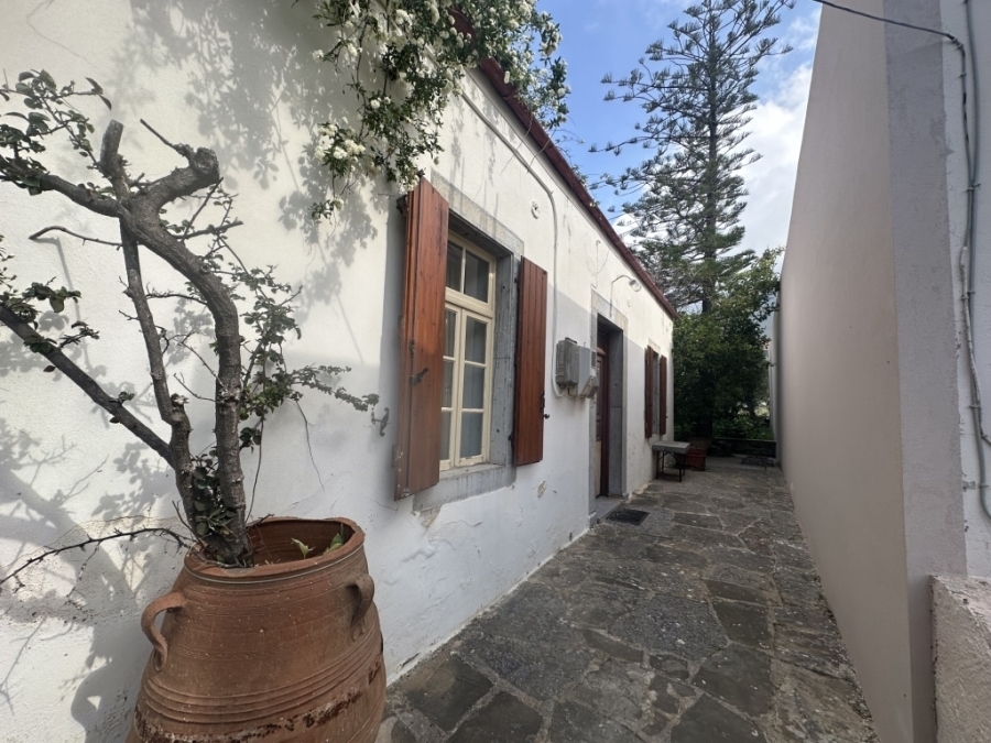 Old house is available for sale in Neapolis 