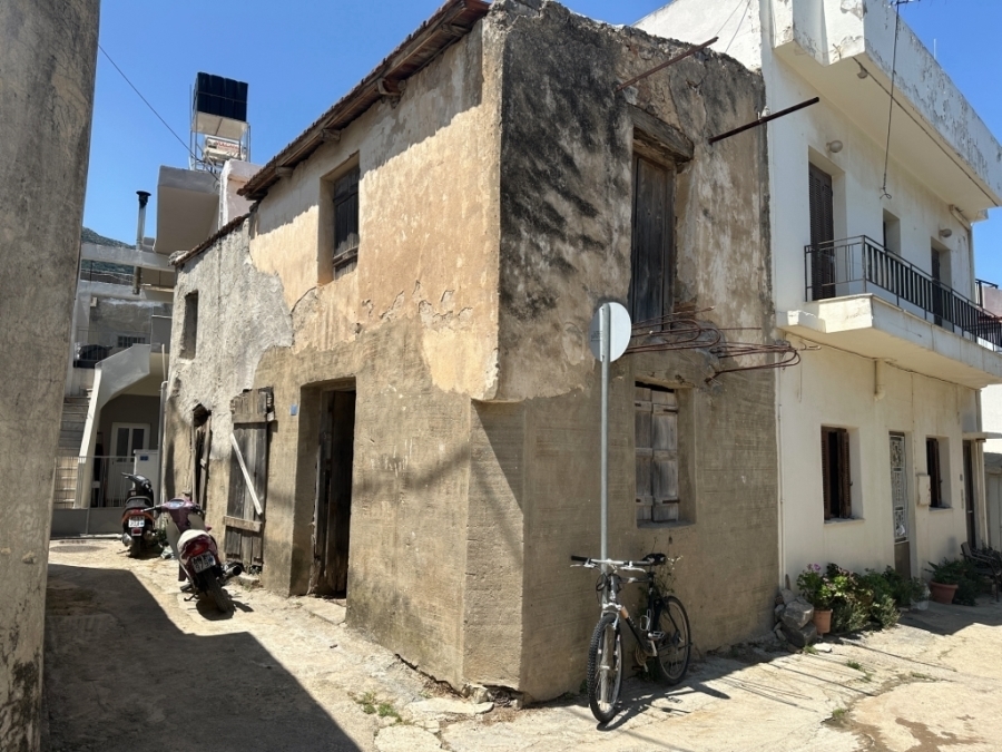 A stone build house is for sale for renovation in Neapoli 