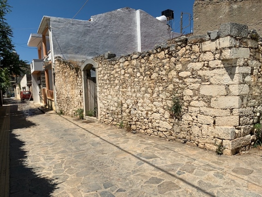Old stone house for sale in the settlement of Fourni, Eastern Crete 