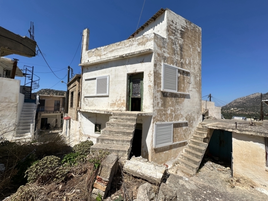 An old house for sale in Kalo Chorio 