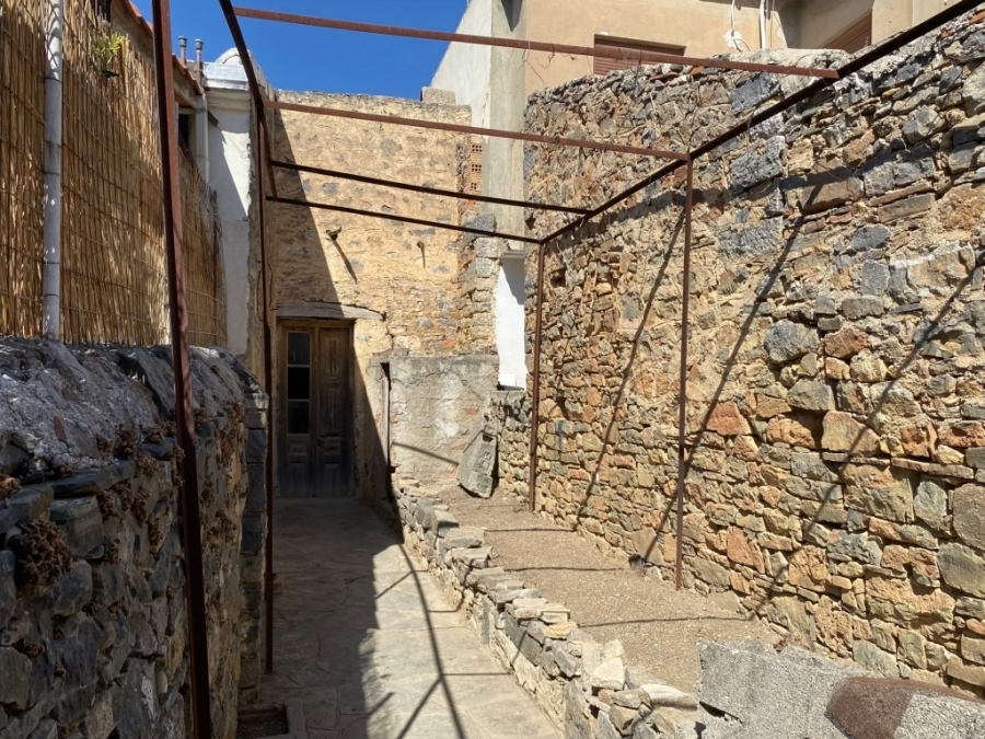 Two ground floor houses for sale in the picturesque Neapoli 