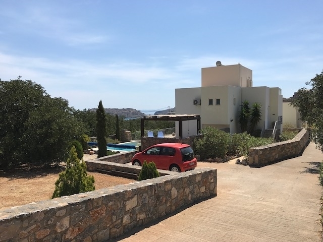Wοnderfull villa with private pool and Jacuzzi for sale in Plaka - Elounda 