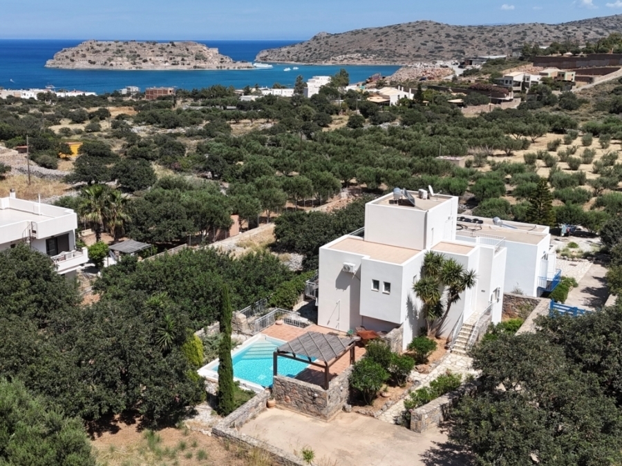 Wοnderfull villa with private pool and Jacuzzi for sale in Plaka - Elounda 