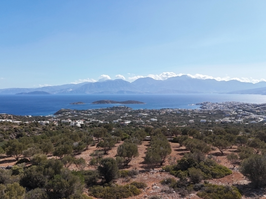 Οικοδομήσιμη έκταση προς πώληση με μοναδική θέα στον κόλπο του Μιραμπέλου 