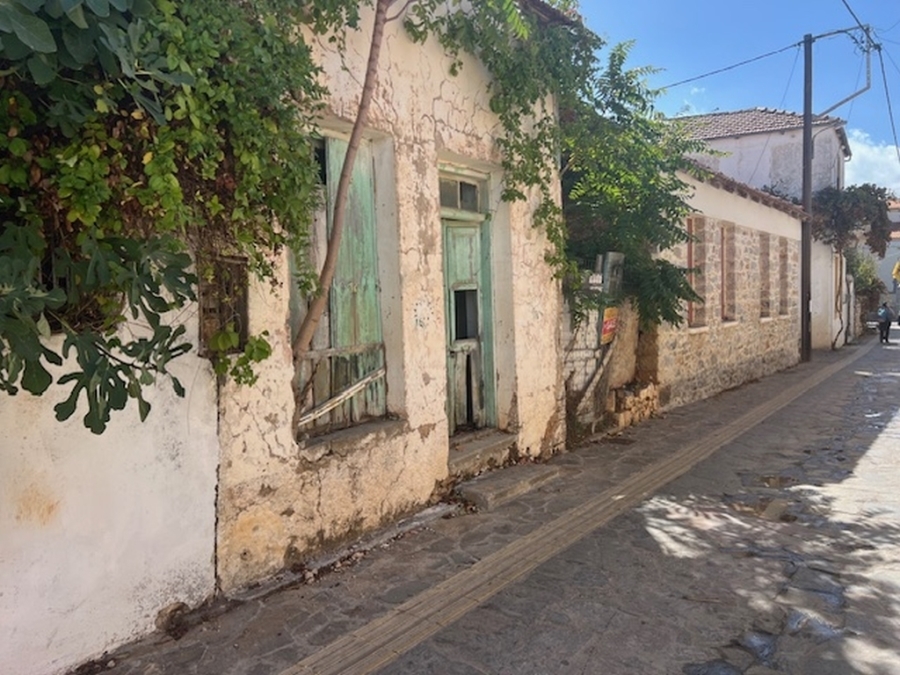 Old house for renovation is for sale in Fourni , Lassithi 