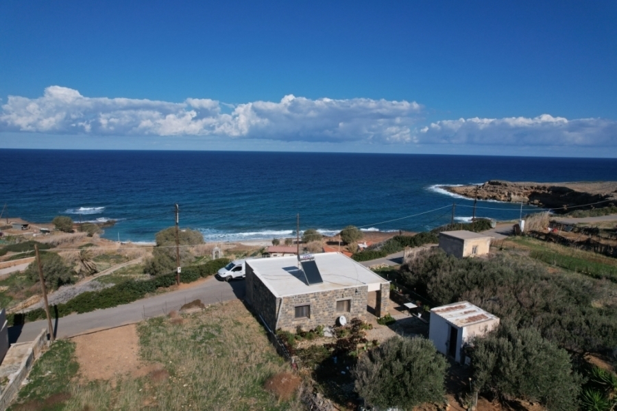 Detached house for sale very close to the sea in Selles 