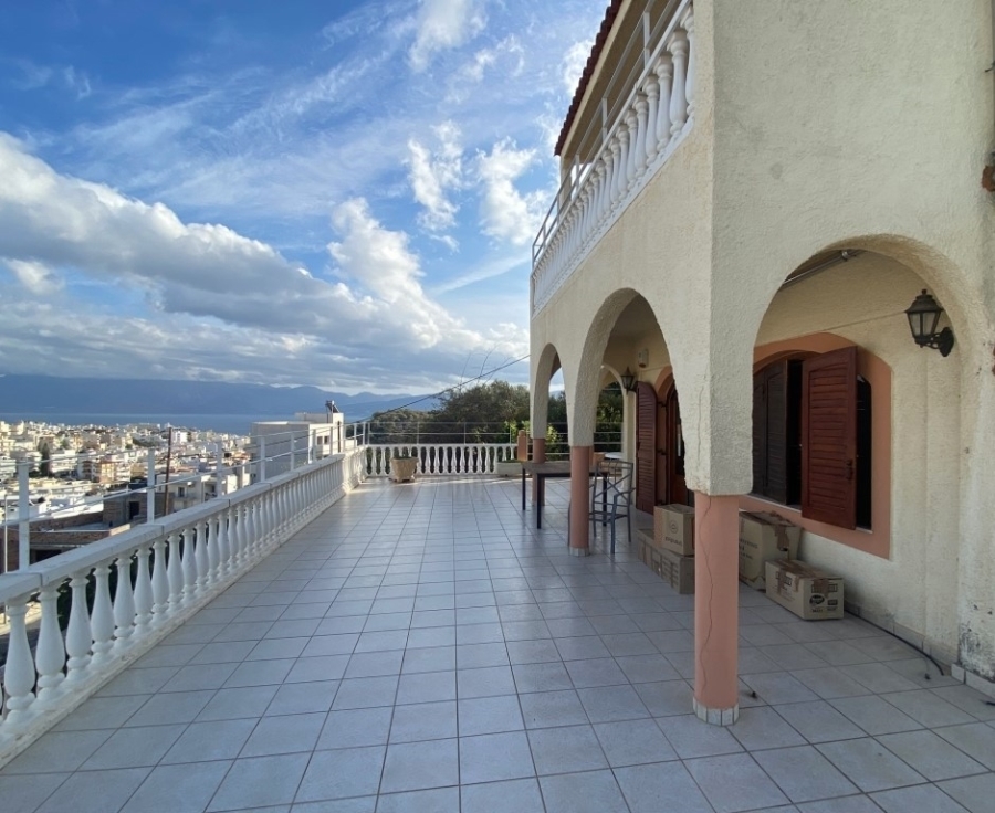 Two storey  deatched house of 5 bedrooms for sale in Aghios Nikolaos 