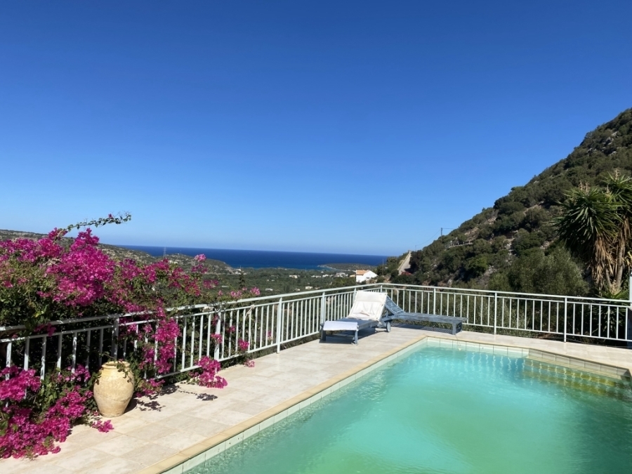 Villa with three bedrooms is available for sale near Agios Nikolaos 