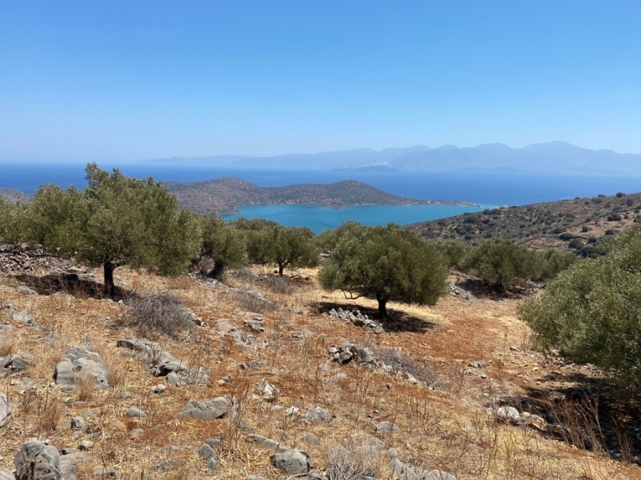 Buildable land plot with panoramic views over the Elounda Bay for sale 