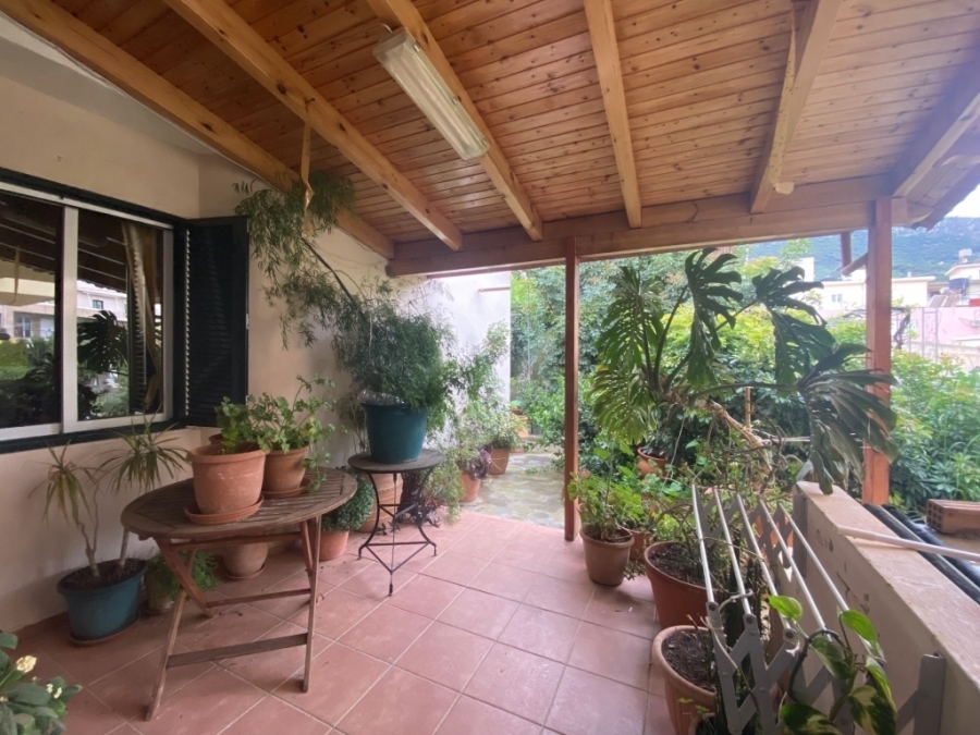 Spacious ground floor detached house for sale in Neapoli 