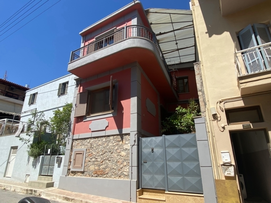 Detached house for sale in Agios Nikolaos close to the lake 