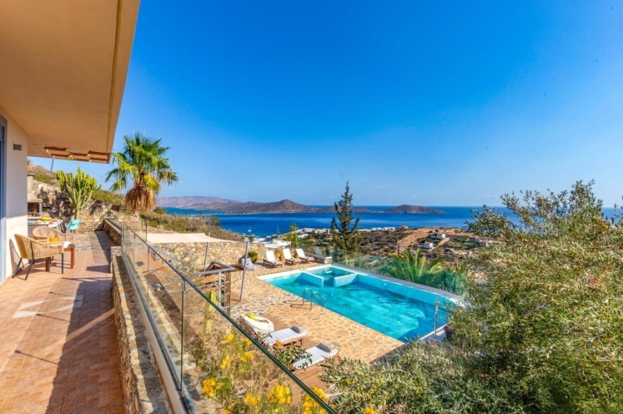 Beautiful furnished villa with panoramic sea views in Elounda 