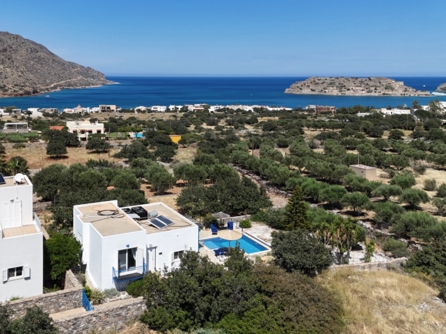  Detached house in a quiet location for sale with a swimming pool and views of Spinalonga 