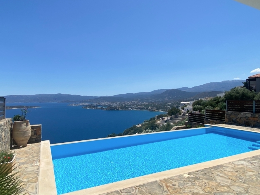 Delightful  4 bedroom Crete villa with sea view for sale near Aghios Nikolaos 