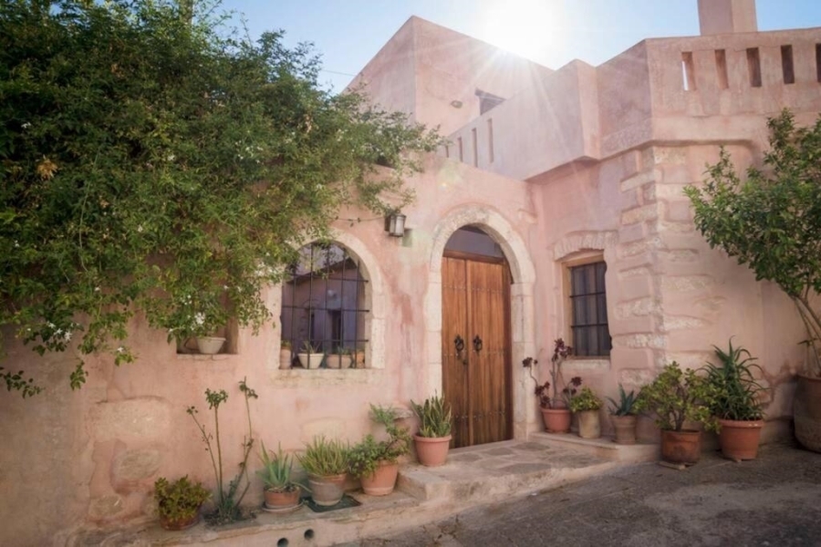 Beautifully renovated stone house for sale in a picturesque village of Ierapetra 