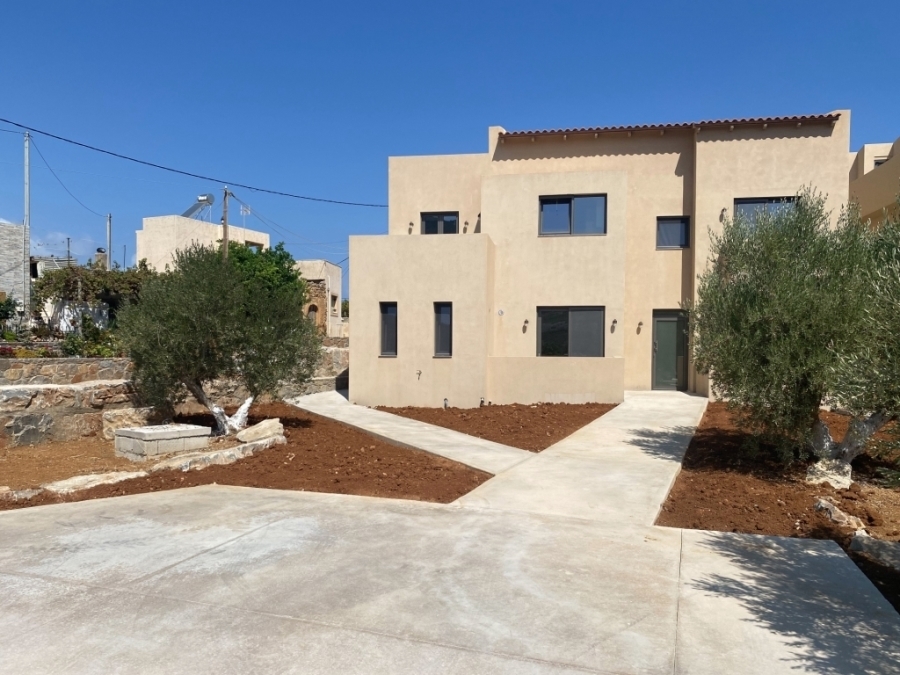 Studio ground floor apartment for sale in Sisi  