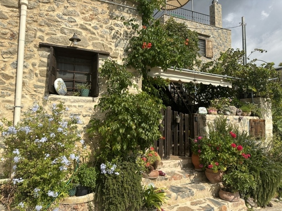 Traditional house with stunning Libyan sea views for sale 
