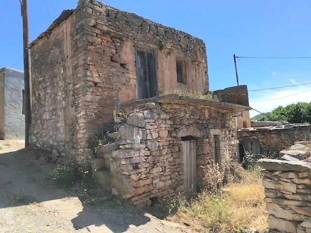 Angular  house for sale close  to  Elounda 
