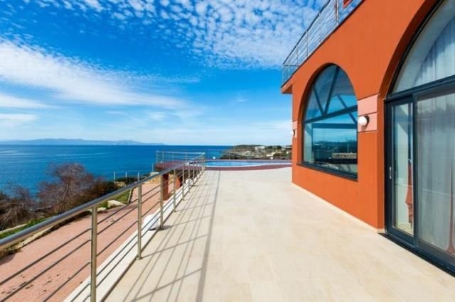 Luxury seafront villas for sale close to the town of Chania 