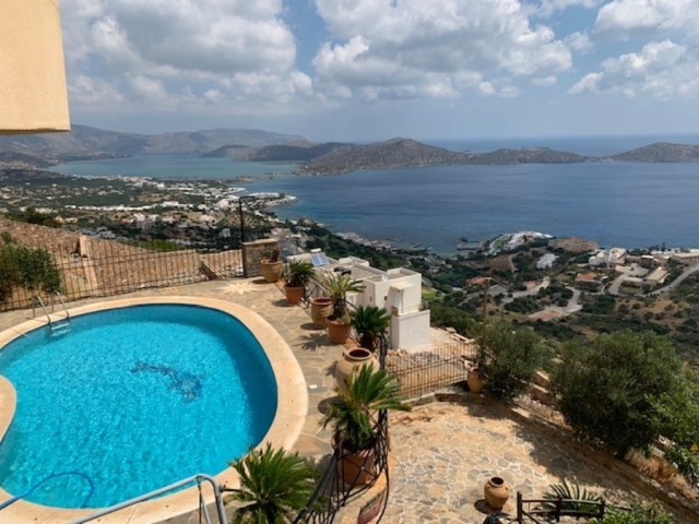 Luxurious and Stylish villa for sale in the cosmopolitan Elounda 