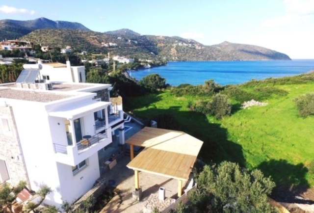 Luxury villa of 300m2 for rent in Agios Nikolaos 